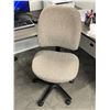 Image 2 : 2pc office furniture lot - includes contemporary 6ft W reception L shaped desk & armchair