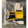 Image 1 : Group of assorted oven mitts