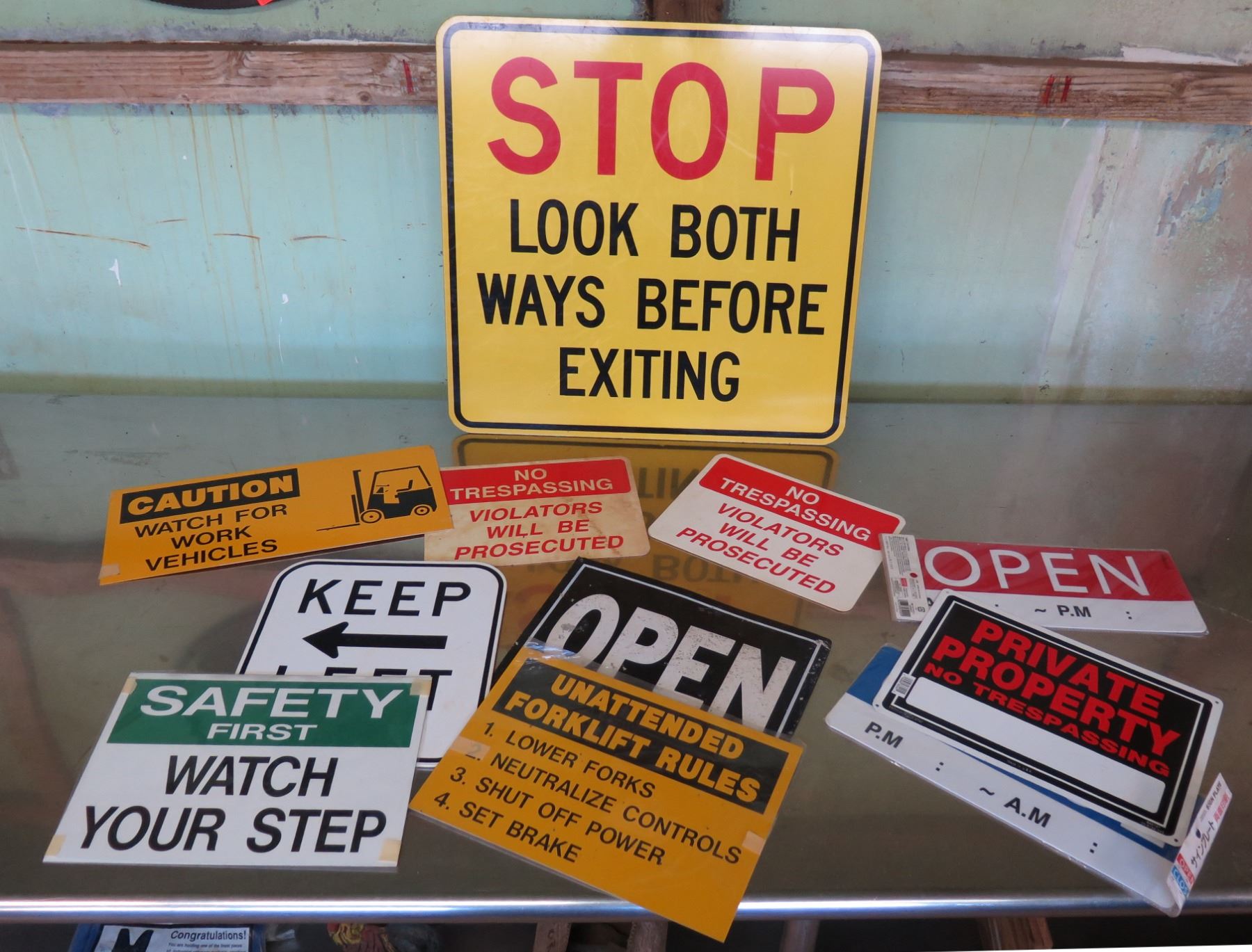 Do Not Multiple Box Sign Multiple Signs: Stop, Safety, Open, Keep Left, Caution, etc - Oahu Auctions