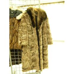 Woman's full-length raccoon fur coat- approx. size L/XL (28)
