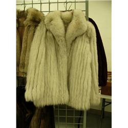 Lady's platinum fox fur coat approx. size M (28)