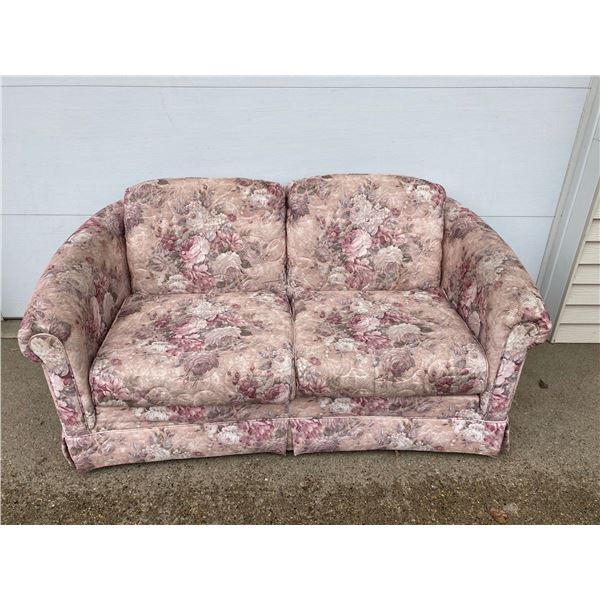 FLORAL LOVESEAT