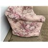 Image 3 : FLORAL LOVESEAT