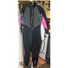 Image 1 : WOMENS WET SUIT SIZE SM O'NEIL