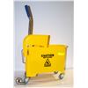 Image 1 : YELLOW MOP BUCKET