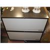 Image 1 : METAL 2 DRAWER FILE CABINET H-33.5" W-18" L-36"