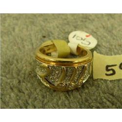 To many diamonds to count 14K gold ring (3)
