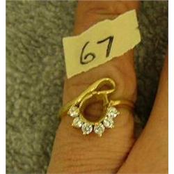 Lady's diamond ring 14k gold with 6 small diamonds (3)