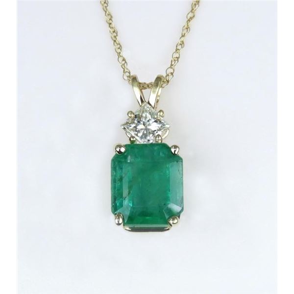 Alluring Emerald and Diamond Pendant
