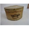 Image 4 : Round Wooden Tray and Vintage Hat Box