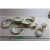 Image 1 : 35-Piece Paragon Cliffs of Dover Dish Set