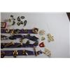 Image 3 : (20+) Pieces Costume Jewelry - Brooches