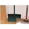 Image 2 : * (3) Snow Shovels