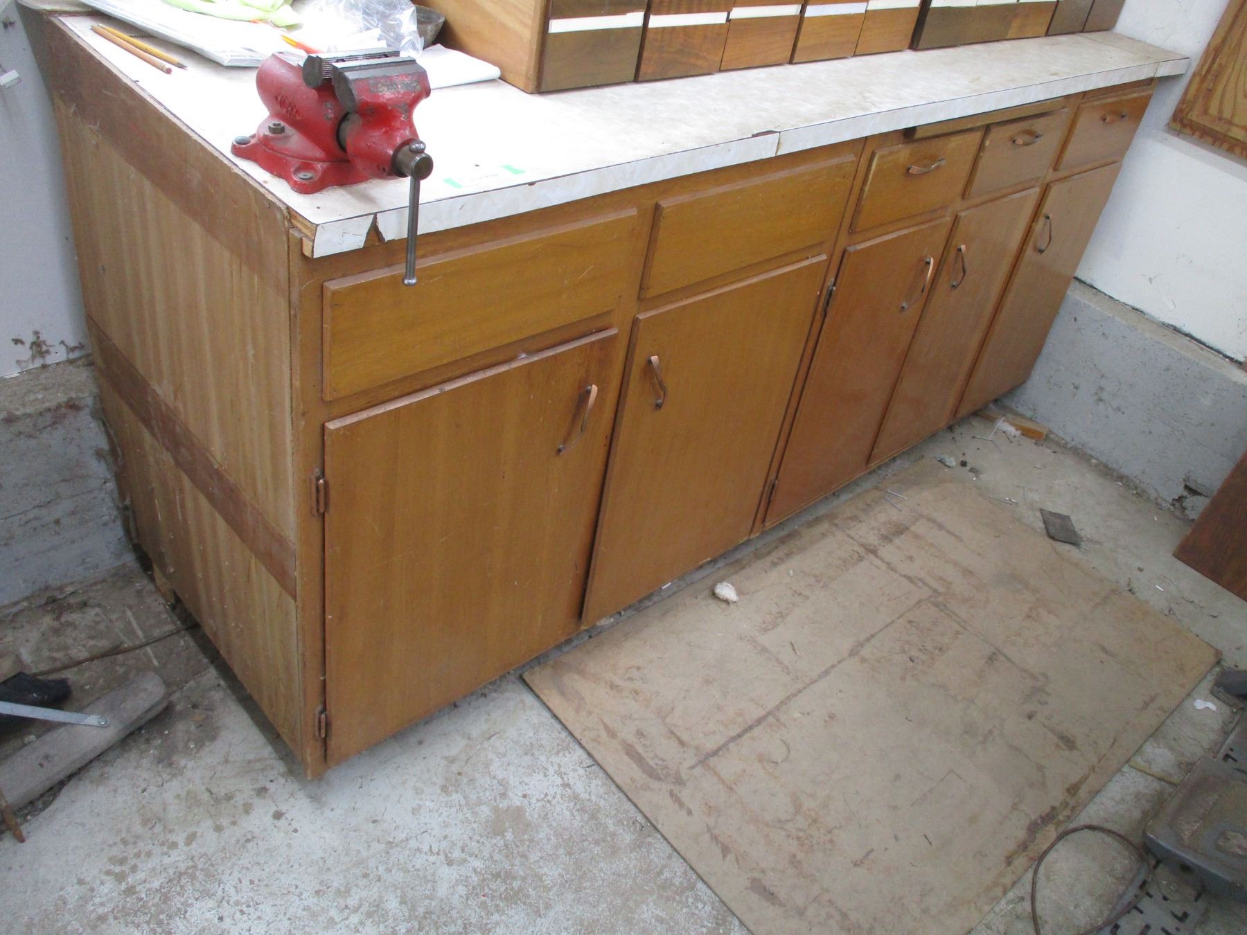 (5) Door and Drawer Counter Unit w/Bench Vise & Contents (27