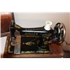 Image 2 : Antique 1920's Singer Sewing Machine w/Travel Box - Hand Crank (F2423539)