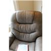 Image 4 : Viva Lift Electric Assist Chair - Works - 36"x42"Tall