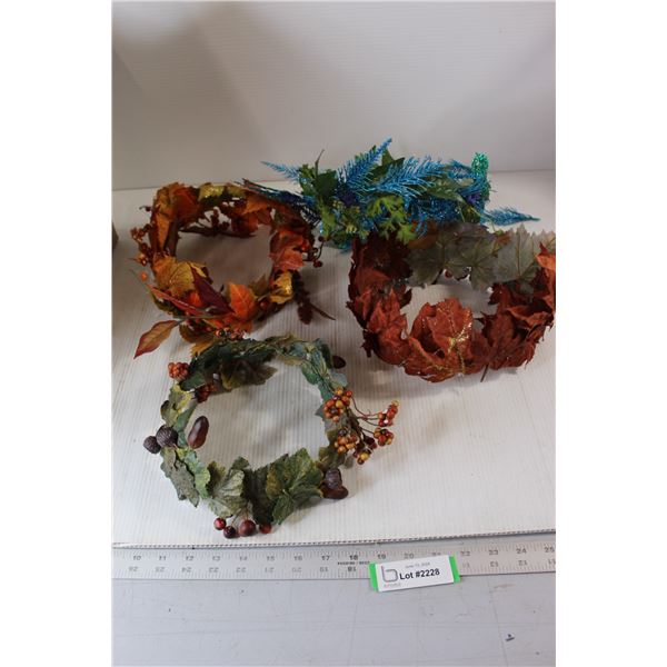 (4) Fall & Christmas Decorations/Wreaths