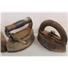 Image 2 : (4) Metal & Wood Handles Vintage Sad Irons