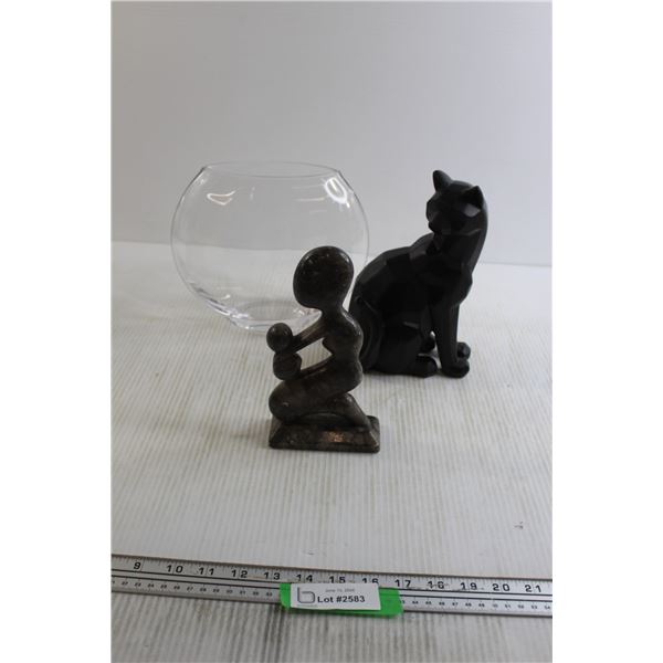 (2) Small Statues, Glass Vase