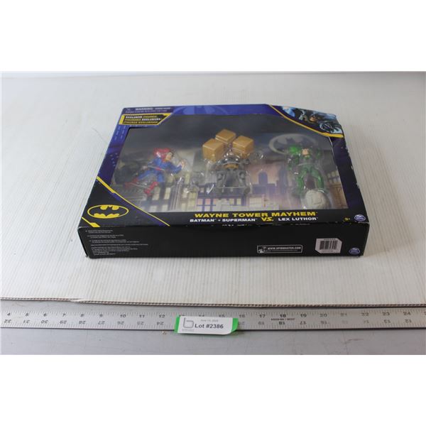 Batman Wayne Tower Mayhem Figurines