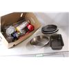 Image 1 : (5) Plates, Bread Pan, Cake Pan, Assorted Kitchen Items