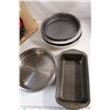 Image 2 : (5) Plates, Bread Pan, Cake Pan, Assorted Kitchen Items