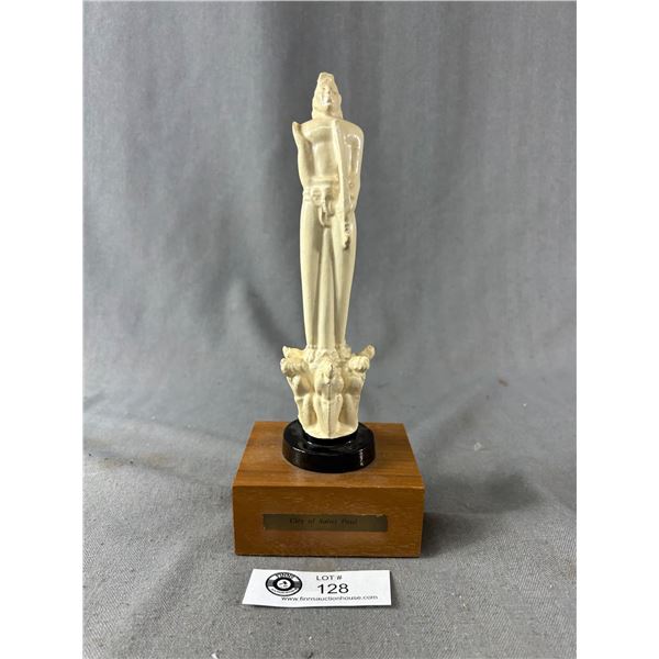 1930s U.S. Pottery Maddona Figuine by Coventry