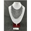 Image 1 : Black Pear Collar Necklace
