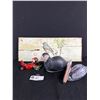 Image 1 : Home Décor Lot - Tin Sign, Wood Pelican, Kenya Stone Pelican & Whimsical Parrot