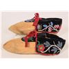 Image 2 : Lakota Sioux Beaded Moccasin  [179405]