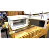 Image 2 : UV 2 IN 1 COMMERCIAL ELECTRIC HOT TOWEL CABINET