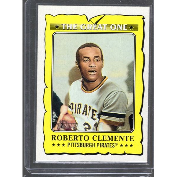 Roberto Clemente 2021 Topps Heritage The Great One Insert Series #GO-19