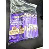 Image 1 : Cadbury Dairy Milk Smooth Vanilla Creme Candy Bars (10 x 95g)
