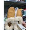 Image 2 : Wind River Tan Slippers Size large (9-10)