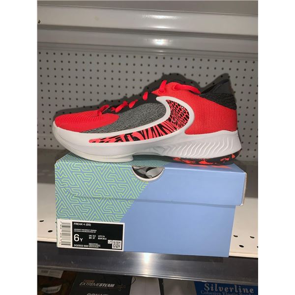 Nike Freak 4 (GS) University Red/Bright Crimson SIze 6Y