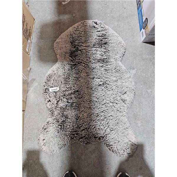 Faux Fur Floor Mat - 3'x2'