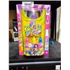 Image 2 : Barbie Color Reveal Gift Set, Tie-Dye Fashion Maker, Color Reveal Barbie Doll, Chelsea Doll and Pet,