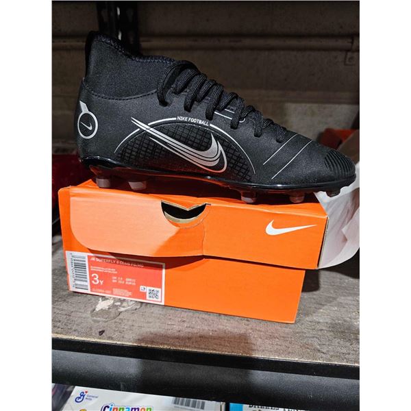 Nike Jr Superfly 8 Club Football Cleats Size 3Y