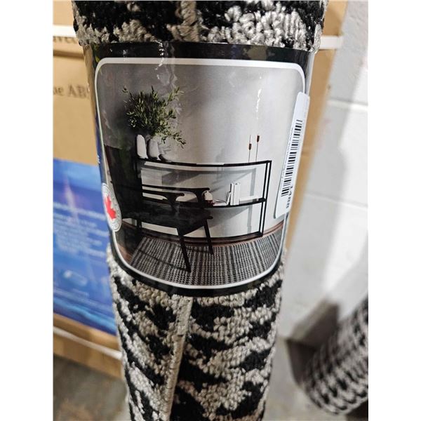 Vestibule Rug 46"x 72" - Black & White Design