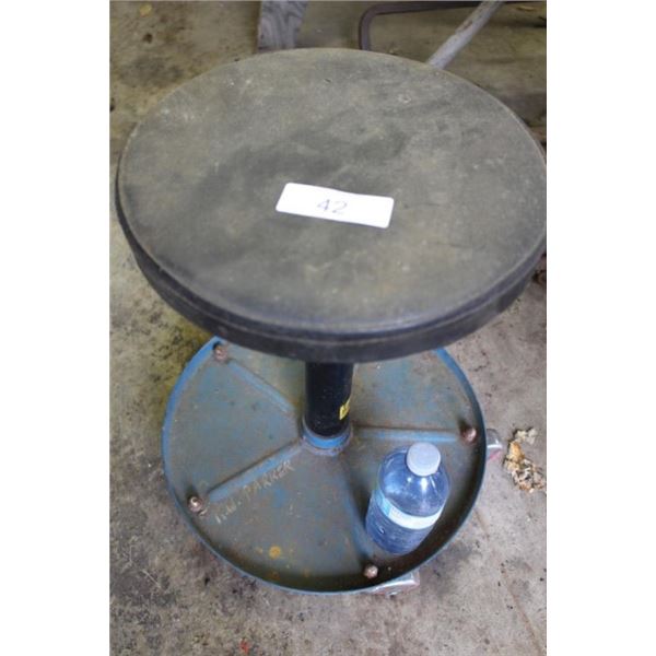 Rolling work stool