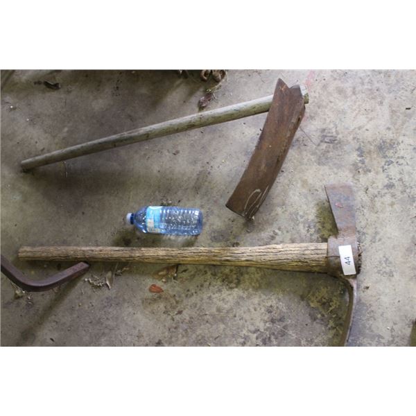 Pickaxe, Hoe