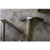 Image 2 : Pickaxe, Hoe