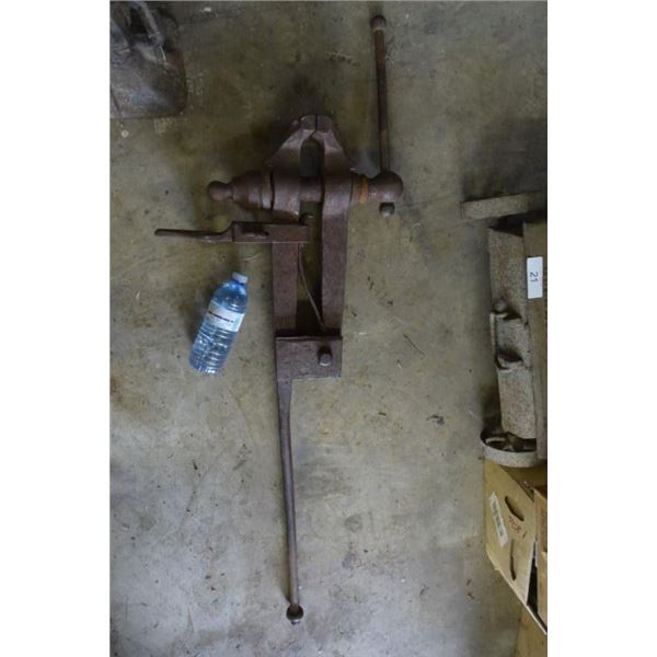 Antique Blacksmith Post vise Leg Vise