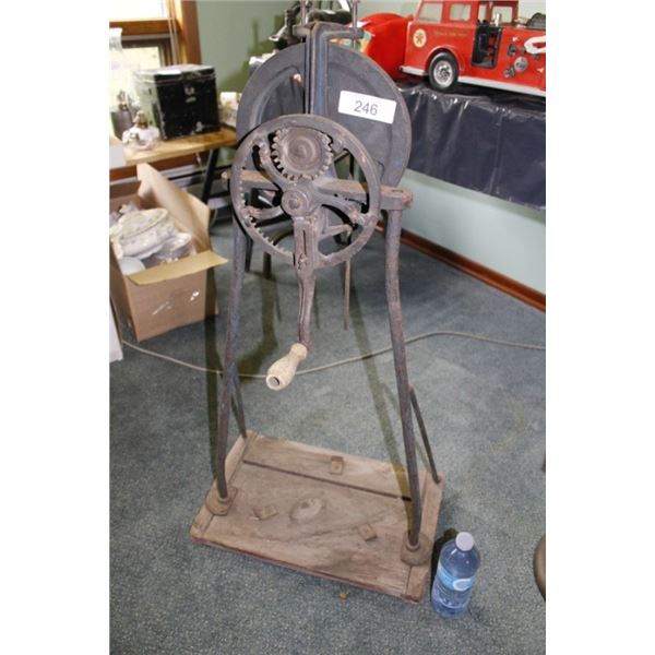 Antique Upright wheel for wartime spinners?