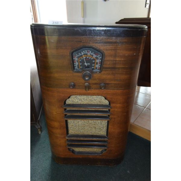 Antique Majestic  Model 662  Radio
