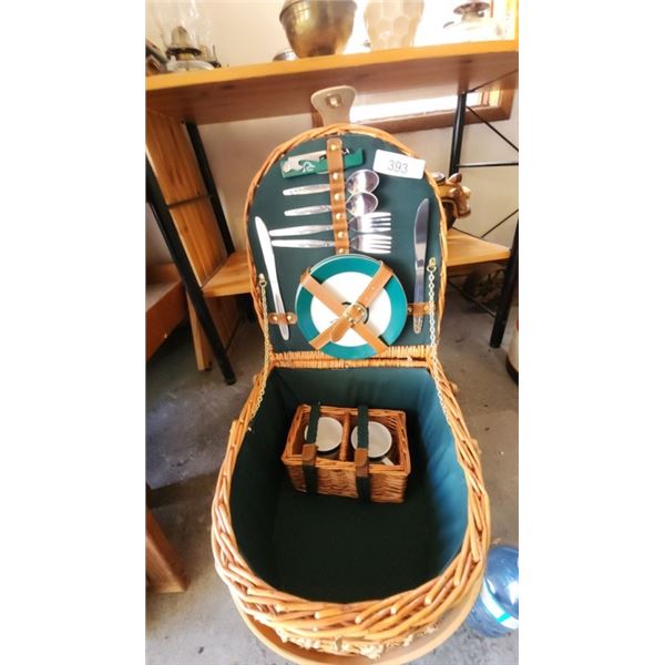 Ducks Unlimited picnic basket set