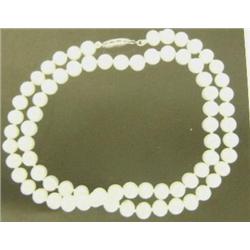 Cultured pearl necklace with 14K white gold clasp, cultured pearls spherical, 5.00 - 5.50mm, luster 