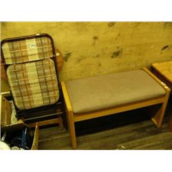 Lot of: folding chair, drop-leaf table and bench (153)
