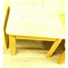 Image 2 : Lot of: Wood coffee table and matching lamp table (153)
