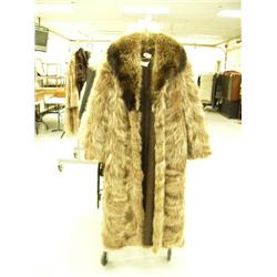 Approx. size XL full length raccoon coat in superb condition (28)